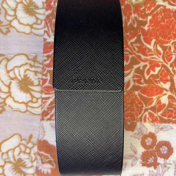 Prada eye glasses - Picture 3 of 9